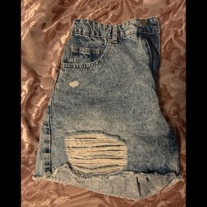 Mom shorts, high waisted.